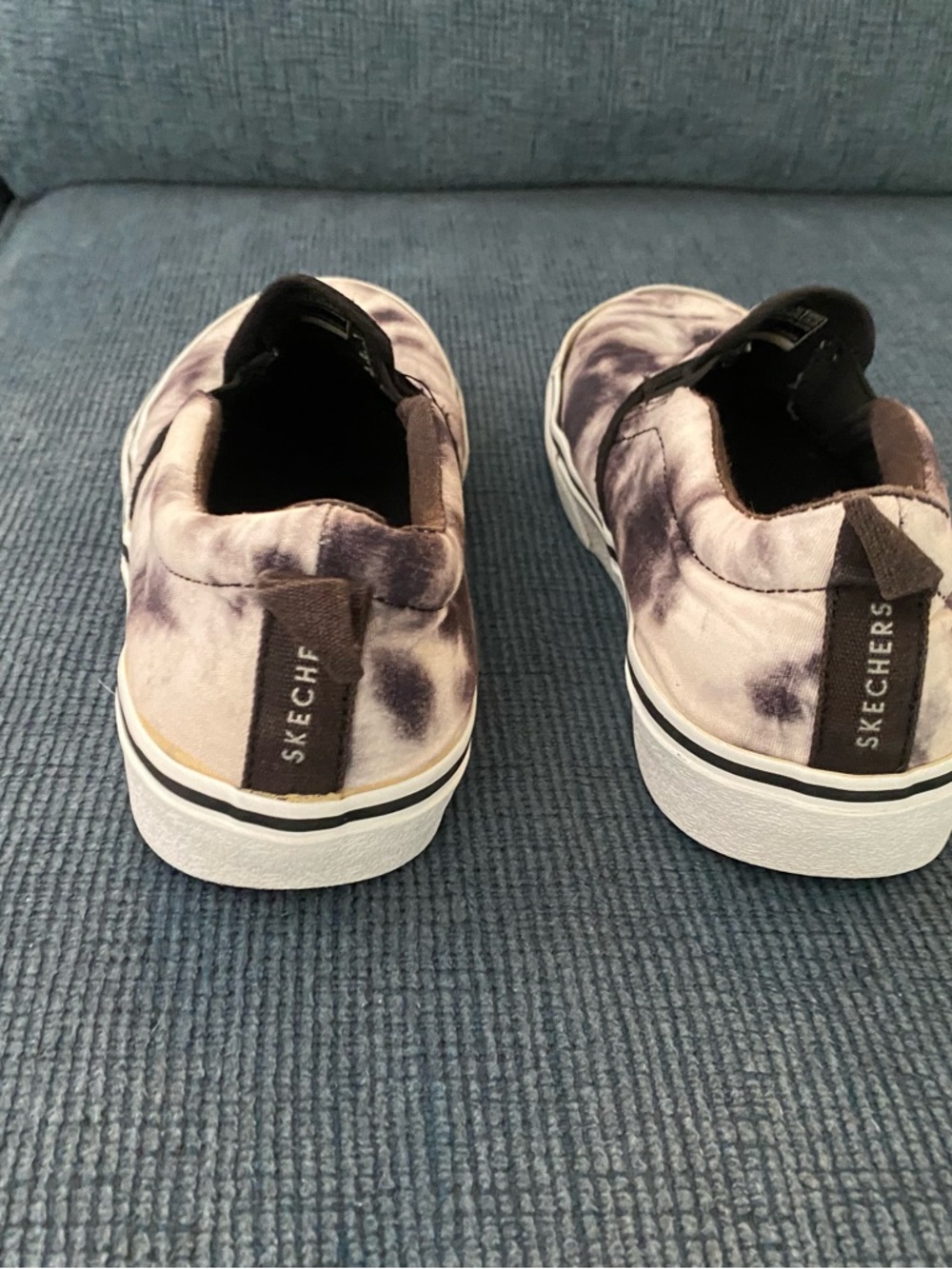 Kids size 3 Skechers Tie-Dye Slip-On Sneakers in Black & White - Picture 4 of 6